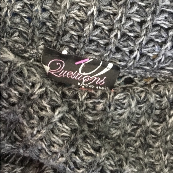 Questions by say what? Short sleeve cardigan no care tag or size tag - Picture 3 of 12